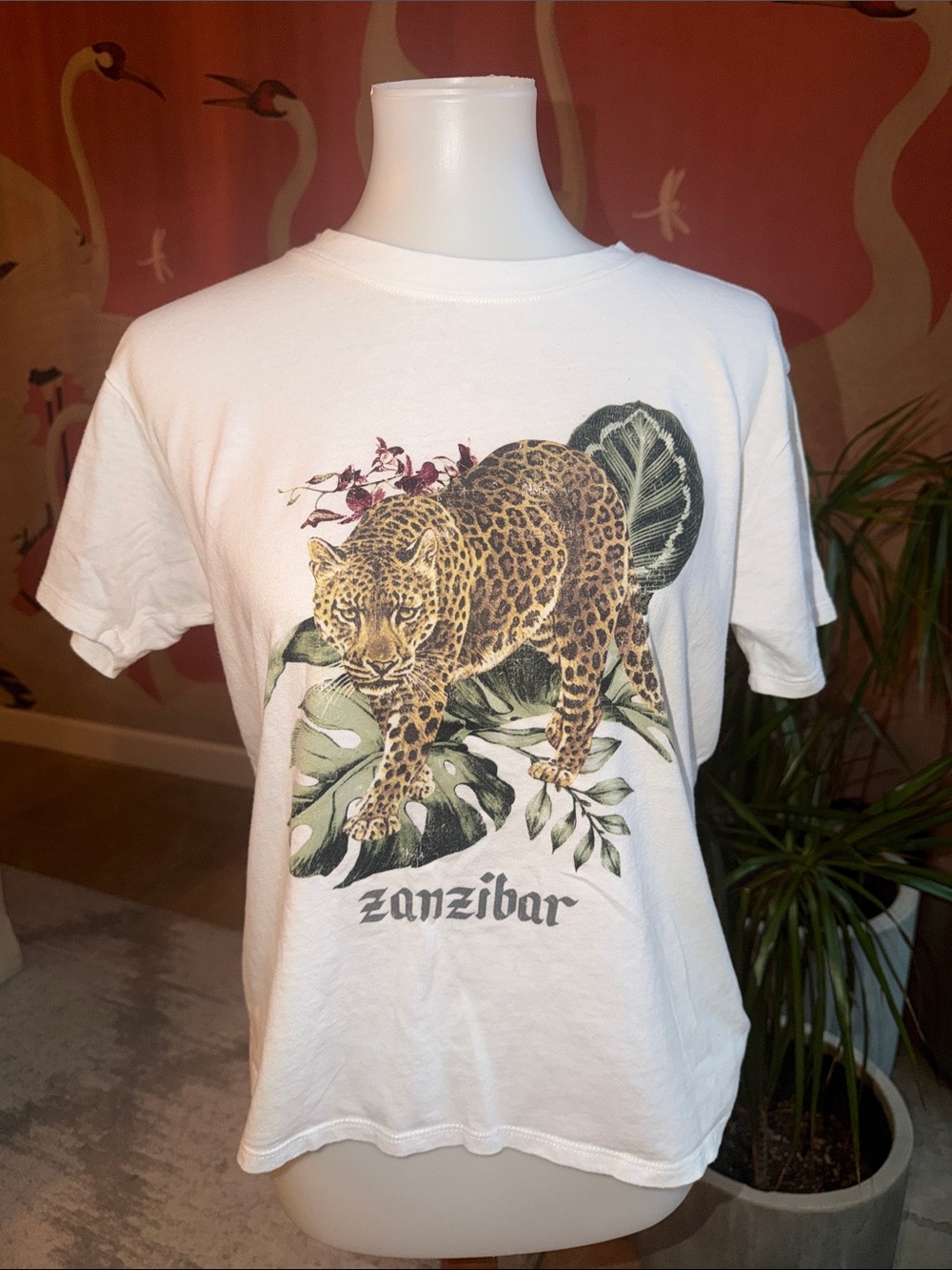 David Lerner White T-Shirt with Leopard and Tropical Leaf Graphic size medium